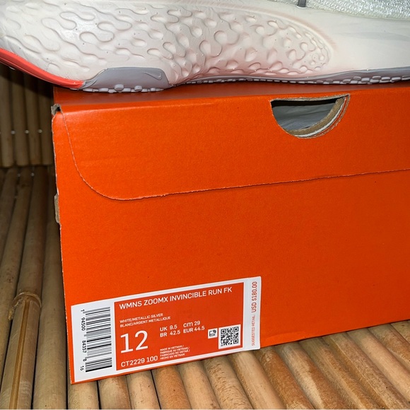 WOMENS ZOOMX INVINCIBLE RUN FK SKOE, W12 - Picture 11 of 13